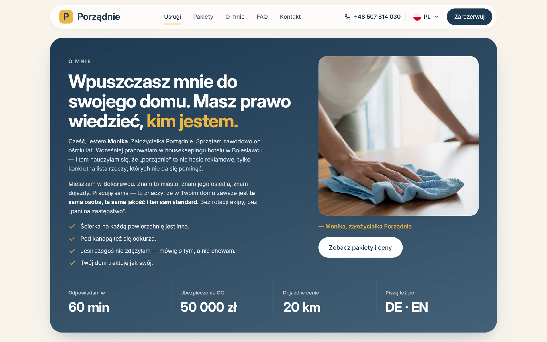 Sekcja „O mnie” na porzadnie24.pl: granatowe tło, musztardowe „kim jestem” i pasek z czasem odpowiedzi, ubezpieczeniem i dojazdem